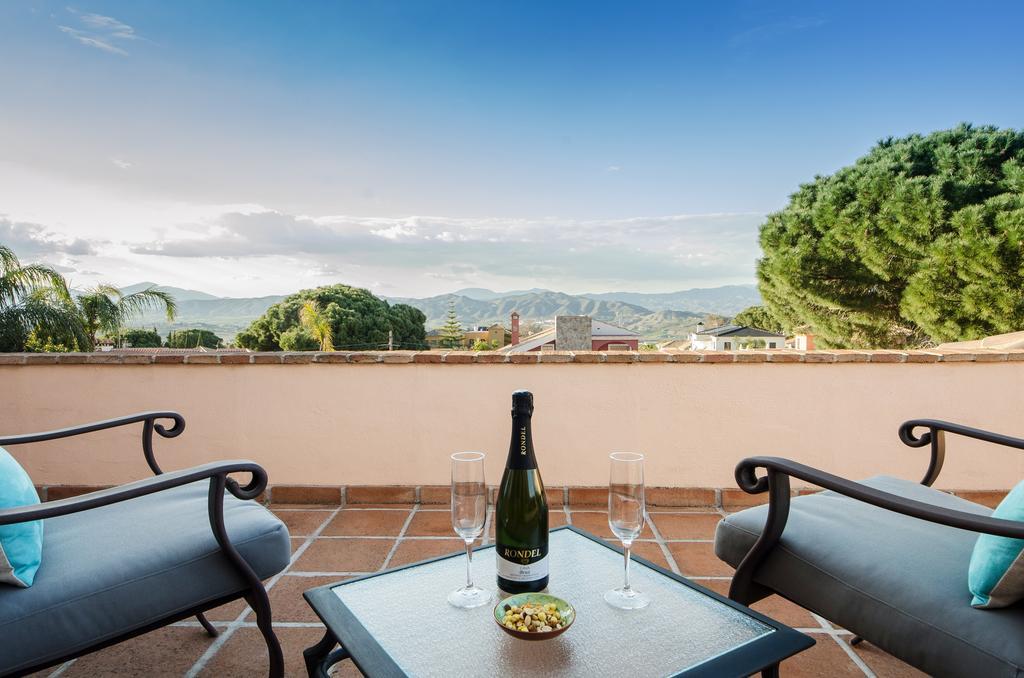 Villa Conmigo Bed & Breakfast 알하우린데라토레 외부 사진